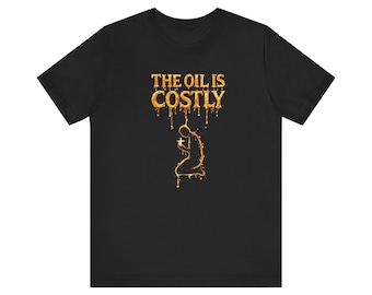 Camiseta de manga corta unisex con el texto "El aceite es caro" y la frase "Oración y unción".