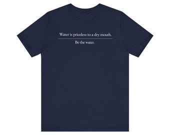 Camiseta "Sé el agua" / Camiseta con cita inspiradora, tipografía minimalista