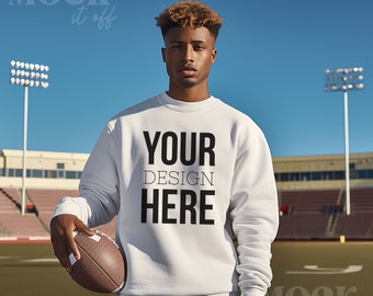 Voetbal mockup, witte Gildan 18000 sweatshirt mockup, voetballer, witte Gildan sweatshirt, heren speldag voetbalstadion sport mock