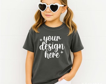 Mockup voor kinderen, Pepper Comfort Colors 9018 Youth middelzwaar T-shirtmodel, kinder Pepper Grey T-shirtmodel trendy boho, meisjes oversized model