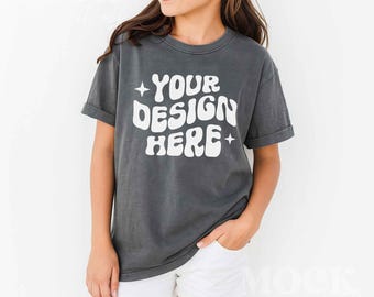 Mockup voor kinderen, Pepper Comfort Colors 9018 Youth middelzwaar T-shirtmodel, kinder Pepper Grey T-shirtmodel trendy boho, meisjes oversized model