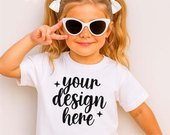 Mädchen Mockup, Weiß Komfort Farben 9018 Jugend Mittelgewicht Kinder T-Shirt Mockup, Kinder T-Shirt Mockup Trendy Boho, Cool Kinder Mockup