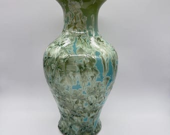 Chiński wazon z porcelany Jingdezhen Crystalline Glaze Studio – zielony seladon Crystalline Art Pottery – 13,25” H Crystal Blooms Ceramic