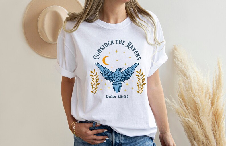 Tänk på ravens Jesus-tröja Kristen tröja Bibelvers-tröja Trendig kristen t-shirt Tro-tröja Kristna gåvor Komfortfärg bild 4