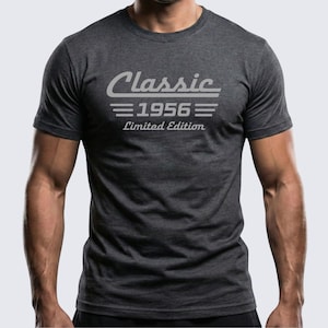 1956年生まれの70周年記念シャツ、クラシックカー限定版メンズコットンTシャツ
