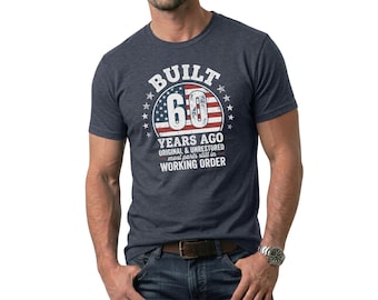 Camiseta de 60 cumpleaños, Construida hace 60 años, Divertida camiseta unisex de algodón con diseño de coche clásico.