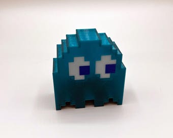 Lámpara de escritorio cian impresa en 3D con diseño de fantasma de Pac-Man