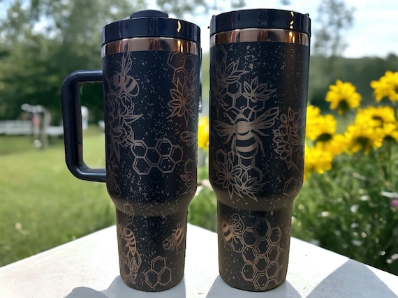 Bee tumbler|Spring tumbler|40oz bee tumbler| Summer water bottle| 40oz tumbler|Gift for teacher| Teacher gift| Honeybee tumbler|Water bottle