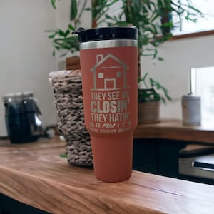 eles me veem fechando, eles odeiam o copo | copo de marketing de 40 onças agente imobiliário | Marketing para agente imobiliário | presente de fechamento imobiliário