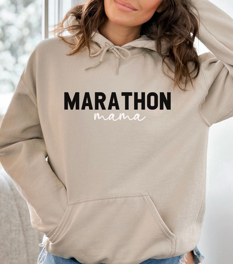 Marathon Mama Sweatshirt, Long Distance Runner Shirt, Race Sweatshirt, Family Matching Hoodie, Mama’s Support Crew, Mother Runner Sweatshirt bild 4