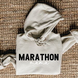 Marathon Mama Sweatshirt, Long Distance Runner Shirt, Race Sweatshirt, Family Matching Hoodie, Mama’s Support Crew, Mother Runner Sweatshirt bild 2