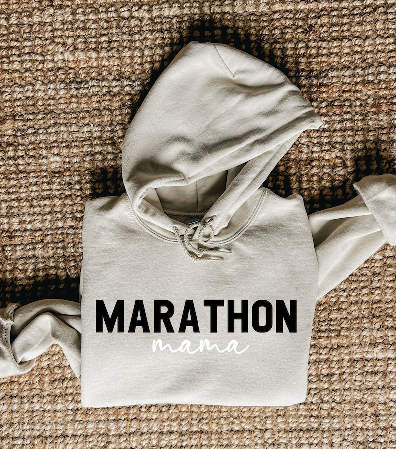 Marathon Mama Sweatshirt, Long Distance Runner Shirt, Race Sweatshirt, Family Matching Hoodie, Mama’s Support Crew, Mother Runner Sweatshirt bild 2