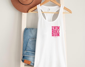¡Nada, pedalea, corre y diviértete! Camiseta sin mangas / Camiseta del podcast Women's Race / Camiseta sin mangas Racerback de la colaboración con Jackie Hering / Camiseta de triatlón para mujer / TWR