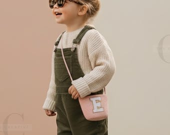 女の子向けパーソナライズキッズバッグ - 小さな幼児用ストローバッグ、フラワーガールギフト、誕生日プレゼント、カスタム子供用バッグ