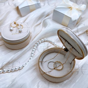 Caja de joyería redonda de cuero minimalista Caja de joyería de viaje personalizada Regalo para dama de honor Caja de joyería de viaje Caja de anillo de regalo de boda pequeña