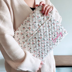 Quilted Floral Laptop Sleeve Personalized Laptop Case Quilted Cotton Laptop Bag MacBook Air 13 Flower Laptop Pouch iPad Bag Kindle Case Gift