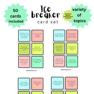 Puede incluir: Un juego de 50 cartas rompehielos con una variedad de temas dirigidos a adolescentes y adultos. Las cartas están impresas en papel verde, amarillo y rosa brillante con bordes negros. Las cartas presentan preguntas como "¿Cuál es tu libro favorito de la infancia?" y "Si pudieras tener un superpoder, ¿cuál sería?"