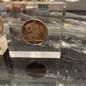 Franklin Mint - 1970 - Zodiac Coin - Aries or Virgo - Bronze in Lucite ...