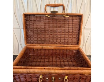 Cesta de picnic/bolsa de transporte/fiambrera de mimbre vintage con cierre de cuero (?)