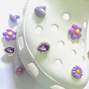 Adornos de resina morada para zapatos: flor y corazón de diamantes de imitación (juego de 8)