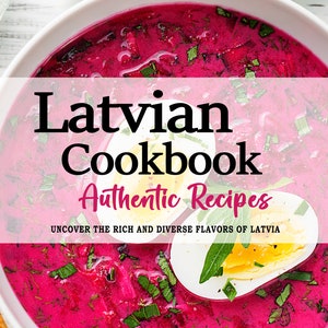 Puede incluir: Una portada de libro de cocina con un tazón de sopa de remolacha rosa con un huevo duro y hierbas frescas. El título es "Latvian Cookbook: Authentic Recipes" con el lema "Descubre los ricos y diversos sabores de Letonia". El nombre del autor es "Jana K. Jansons".