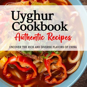Könnte beinhalten: Eine Nahaufnahme einer Schüssel mit uigurischer Suppe mit Nudeln, roten Paprikaschoten und Fleisch. Die Suppe ist rot und die Schüssel ist blau. Der Text "Uyghur Cookbook Authentic Recipes" ist über das Bild gelegt. Der Text "UNCOVER THE RICH AND DIVERSE FLAVORS OF CHINA" befindet sich unter dem Titel. Der Text "MEI ZHANG" befindet sich am unteren Rand des Bildes.