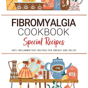 Può includere: Una copertina di libro di cucina illustrata con il titolo "FIBROMYALGIA COOKBOOK Special Recipes". L'immagine presenta vari utensili da cucina, tra cui teiere, tazze e utensili. Il testo recita "ANTI-INFLAMMATORY RECIPES FOR ENERGY AND RELIEF" e il nome dell'autore è "Mia Shaw".