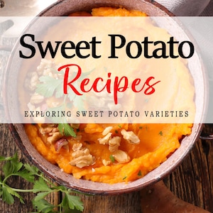 Puede incluir: Un primer plano de un tazón de puré de batata cubierto con nueces y perejil. El tazón está sobre una superficie de madera. El texto "Sweet Potato Recipes" y "Exploring Sweet Potato Varieties" está en la imagen. El texto "Janet Johns" está en la parte inferior de la imagen.
