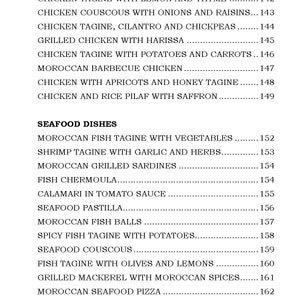 Op de afbeelding: Een pagina uit een kookboek met een lijst van Marokkaanse gerechten. Het menu bevat kip tajine, couscous en zeevruchten zoals vis tajine en gegrilde sardines. Paginanummer 207 staat onderaan.