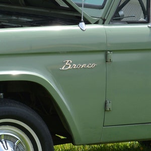 Bronco Emblem Badge – Vintage Style Adhesive for Ford Bronco | Chrome Finish | Custom Truck Accessory