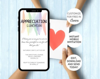Könnte beinhalten: Eine digitale Einladung auf einem Smartphone-Bildschirm mit einem Regenbogen-Aquarellhintergrund. Der Text lautet "Appreciation Luncheon" und enthält Details für ein Mittagessen. Die Einladung wird an eine Person übergeben, die eine weiße Karte mit einem roten Herzen hält.