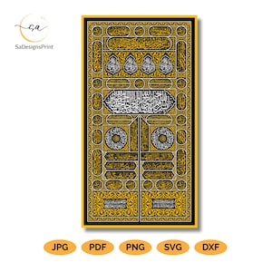 Puede incluir: Una ilustración digital de la Kaaba, un edificio en forma de cubo en La Meca, Arabia Saudita. La Kaaba está cubierta de tela negra y tiene una puerta dorada. La ilustración está rodeada por un borde negro.