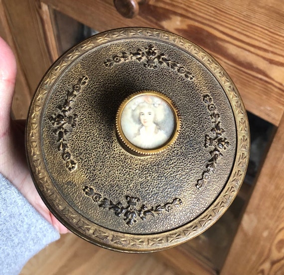 Antique French Ormolu Gilt Powder Box With Exquis… - image 1