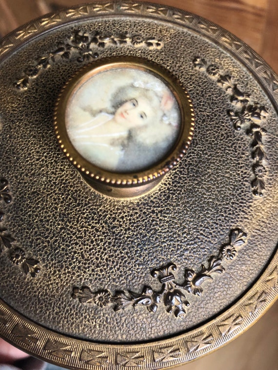 Antique French Ormolu Gilt Powder Box With Exquis… - image 4