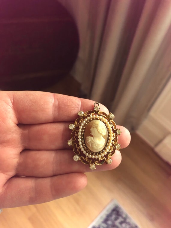 Vintage Shell Cameo Pendant Gold Tone Faux Pearls