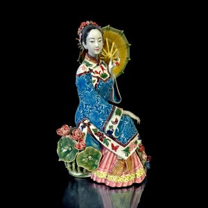 Hand-Painted Porcelain Lady Figurine: Classical Chinese Art Sculpture