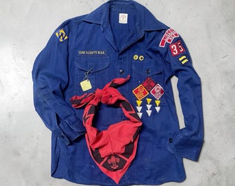 Koszula mundurowa BSA z lat 60. i 70. XX wieku, z niebieskimi naszywkami Lincoln NE Troop 35