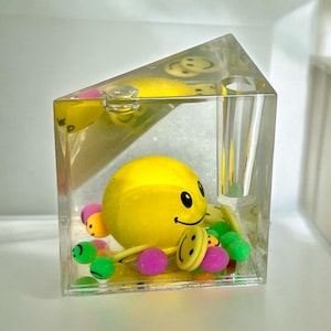 Vinatge 90s Clear Acrylic Paperweight Water Filled Pen Holder