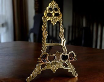 Vintage Gold verzierter Bilderrahmenständer, Messingstaffelei, Metallrahmenhalter