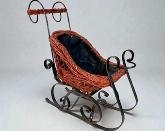 Vintage / Antique Wicker Puppenschlitten