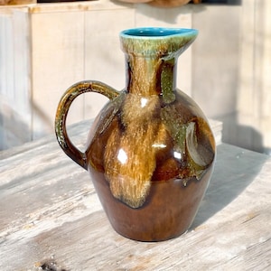 Vintage 9 "Dryden Arkansas Art Pottery Krug - Braun & Aqua Tropfglasur - MCM