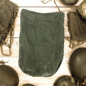 Vintage 1960s US Army Barrack Bag - OG-107 Cotton Sateen - Vietnam War Era Military Laundry Duffel