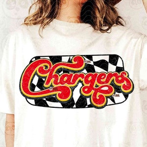 Cargadores a cuadros PNG, sublimación de camisa de mascota vintage, serigrafía deportiva de fútbol retro desgastada, transferencia DTF del día del juego amarillo rojo
