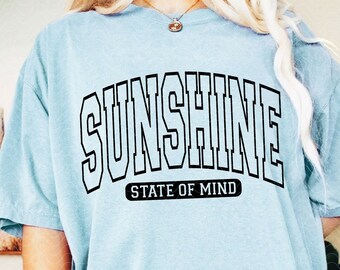 Sunshine SVG PNG DXF, State of Mind Retro zomer png sublimatie, Sunshine on My Mind, zomer svg-bestand snijden, Varsity Beach Sweatshirt png