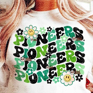 Pionniers verts PNG SVG, sublimation mascotte florale, svg des pionniers, conception de chemise rétro Collège Game Day, téléchargement numérique de svg football groovy