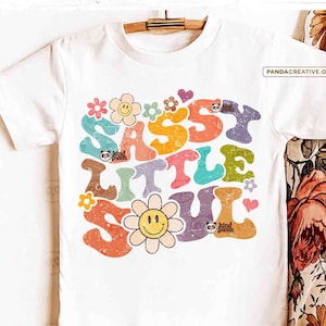 Sassy Little Soul SVG PNG, niña floral PNG, diseño de camiseta para hija, camiseta bohemia para niña SVG, niños geniales PNG, bebé sarcástico PNG descargar