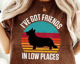 Retro Corgi png, zonsondergang Corgi png-sublimatie, I've Got Friends In Low Places, vintage Corgi Mama png-shirt, Pembroke Welsh corgi-download