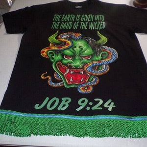Die Erde in die Hand von The Wicked Job 9:24 mit Kelly Green Fringes gegeben