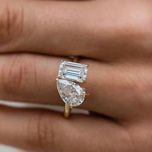 3.5 TCW Emerald and Pear Cut Toi Et Moi Moissanite Ring 14K Yellow Gold Wedding Ring  Engagement Ring Two Stone Promise Gift Ring For Her