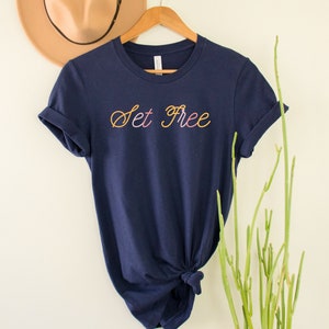 自由を与えるTシャツ、モチベーションを上げるTシャツ、女性へのギフト、インスピレーションを与えるシャツ、ポジティブなシャツ、モチベーションを上げるギフト、信仰のTシャツ